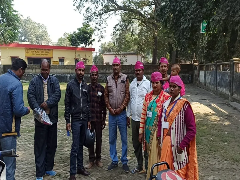 बहराइच: मनरेगा मजदूरों ने काम दिलाने के लिए डीएम को सौंपा ज्ञापन