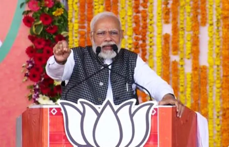 सुरेन्द्रनगर में गरजे पीएम मोदी, बोले- मुझे देश के 130 करोड़ लोगों का भला करना है