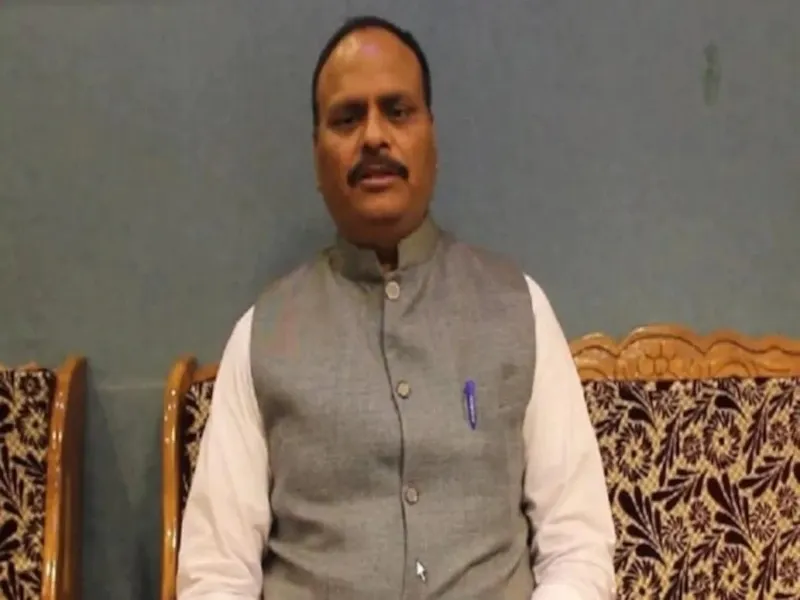 लखनऊ: दवा की कालाबाजारी करने वालों पर सख्त हुए डिप्टी सीएम, दिया ये निर्देश 