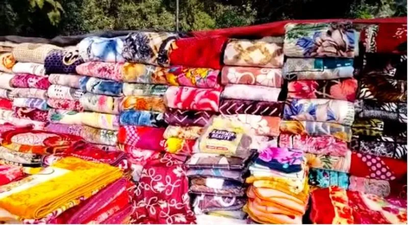 बरेली: रूई की रजाई पर भारी भेड़ की ऊन से बने कंबल, जमकर हो रही खरीदारी