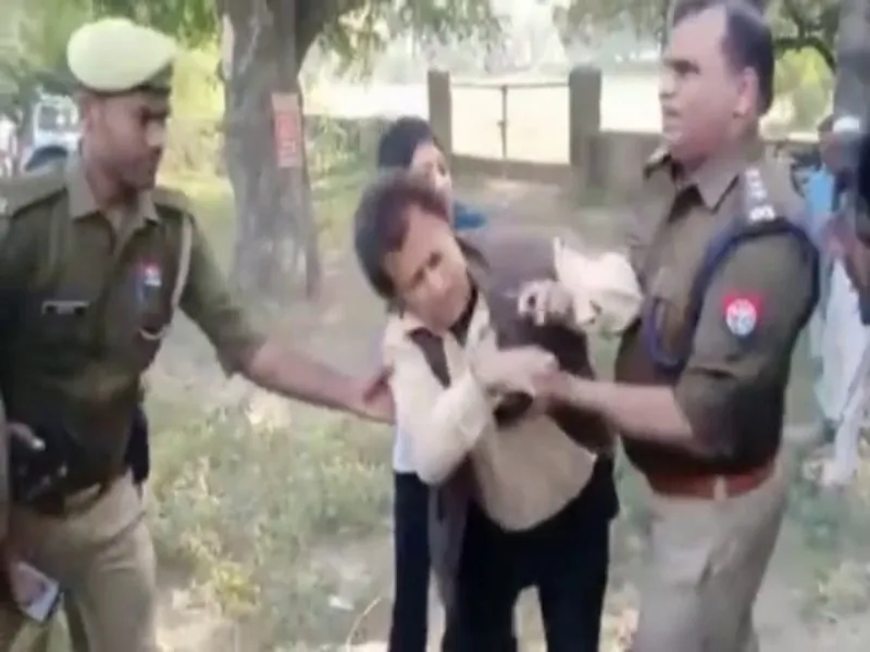 वीडियो: सीतापुर में POLICE  का बदनाम चेहरा फिर आया सामने, सीओ सिटी ने की शर्मनाक हरकत    