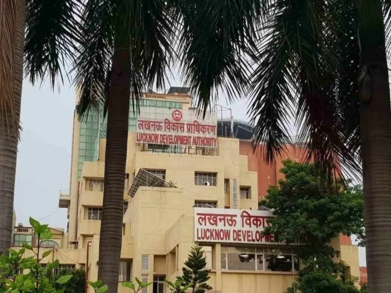 लखनऊ: अवैध कब्जे की शिकायत पर पहुंचे एलडीए वीसी, दिए सख्त निर्देश   