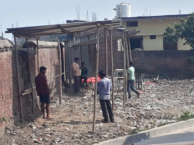 अयोध्या: रामगुलेला क्षेत्र आइसोलेट, विस्थापन की हो रही अस्थाई व्यवस्था