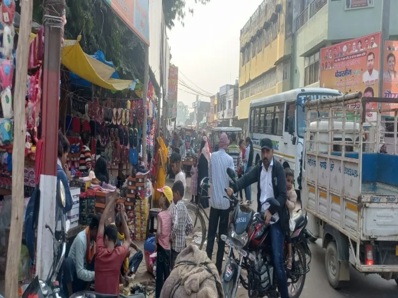 रायबरेली: अतिक्रमण की वजह से लगता है जाम , दिन भर सड़क पर रेंगते हैं वाहन