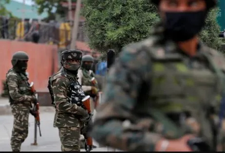 सीआरपीएफ के जवान ने साथियों पर चलाईं गोलियां, दो जवानों की मौत