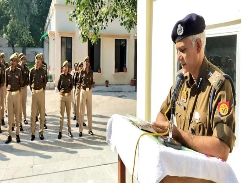 फ्लैग डे: पुलिस ध्वज को दी गयी सलामी  