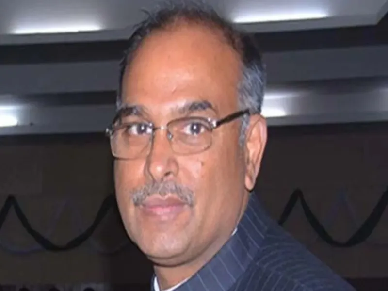 आगरा: यूनिवर्सिटी में मिले विनय पाठक के भ्रष्टाचार के सुबूत, होगी जांच 