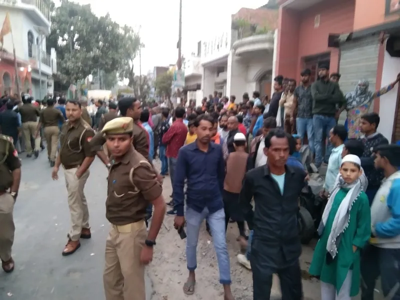 हरदोई: सीमेंट से लदे ट्रैक्टर से कुचल कर हुई युवक की मौत