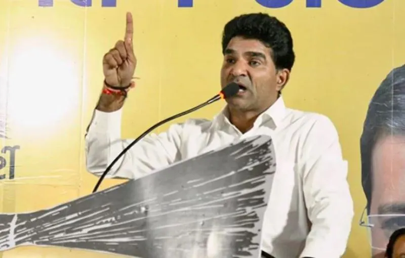 'गुजरात के लोग प्रदेश नेताओं और भ्रष्ट सरकार से परेशान', इसुदान गढ़वी ने BJP पर कसा तंज