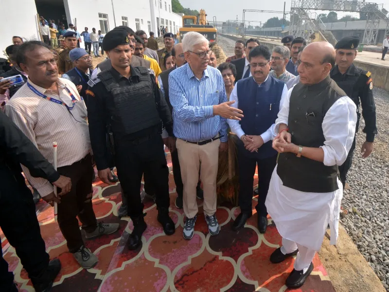 लखनऊ: आलमनगर को 15 जनवरी तक सेटेलाइट स्टेशन बनाने का लक्ष्य, रक्षामंत्री ने किया निरीक्षण