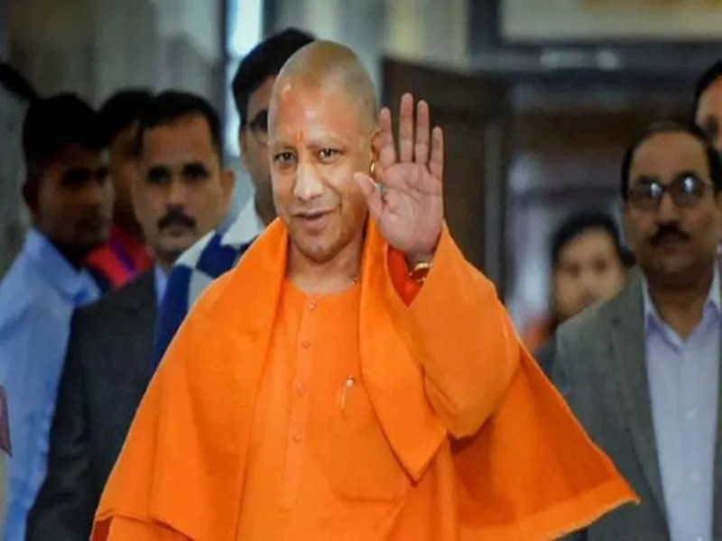 सीएम योगी पहुंचे अयोध्या, हनुमानगढ़ी में किया दर्शन-पूजन 