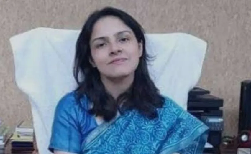 लखनऊ: सड़क धंसने के मामले में मंडलायुक्त ने बनाई जांच कमेटी, दिए ये सख्त निर्देश 