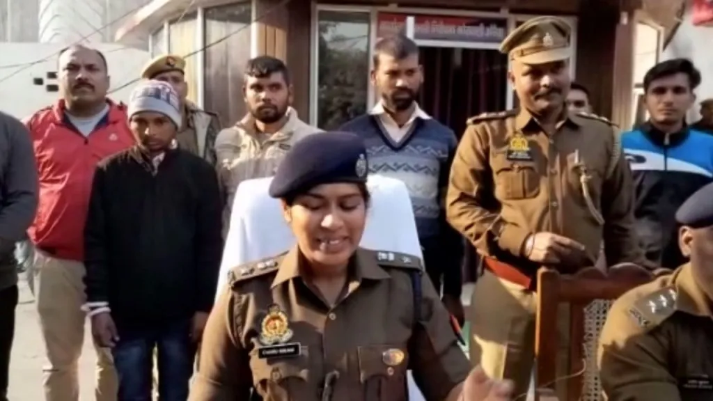 औरैया: पुलिस के हत्थे चढ़े ATM की जालसाजी कर रुपए ठगने वाले गिरोह के तीन सदस्य 