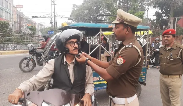 मुरादाबाद: यातायात नियम तोड़ने वालों के काटे चालान