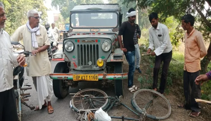 गोंडा: तेज रफ्तार जीप ने साइकिल सवार बुजुर्ग को मारी ठोकर, हालत गंभीर