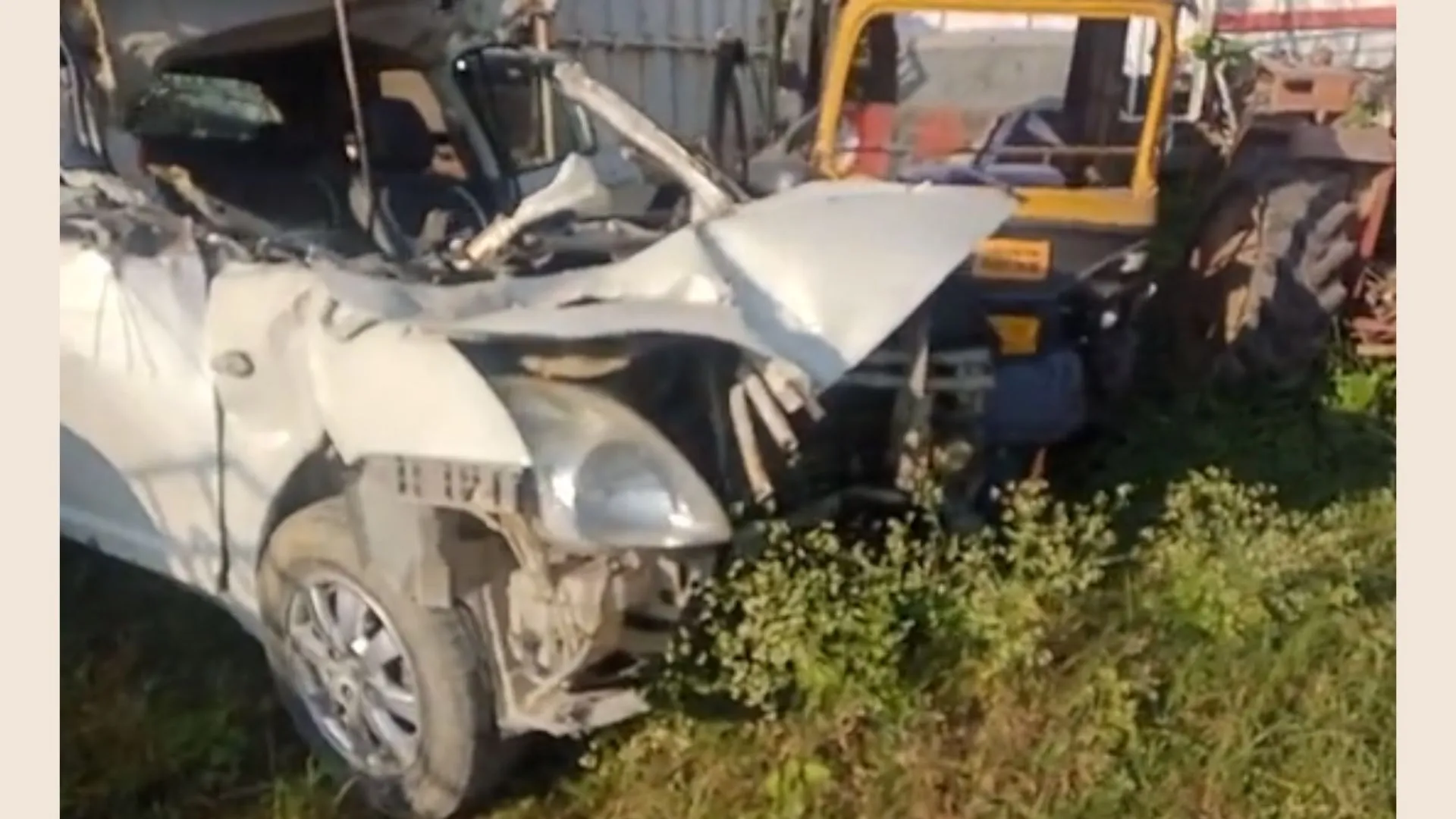 बरेली: उत्तराखंड की ओर से आ रही कार अनियंत्रित होकर ट्रक घुसी, तीन दोस्तों की मौत, एक घायल 