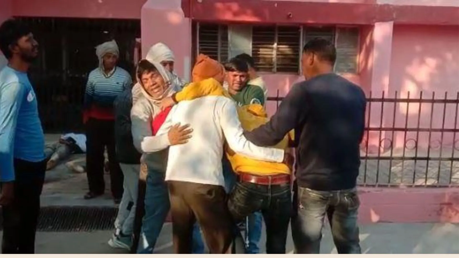 औरैया: अज्ञात वाहन ने बाइक को मारी टक्कर, हादसे में दो युवकों की मौत