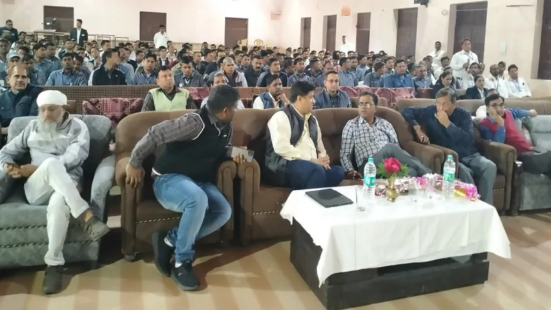 संभल: 'यात्रियों और कर्मचारियों की सुरक्षा रेलवे की प्राथमिकता'