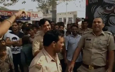 अमरोहा: थाने में पार्टी में थिरके पुलिसकर्मी, फरियादी हुए परेशान