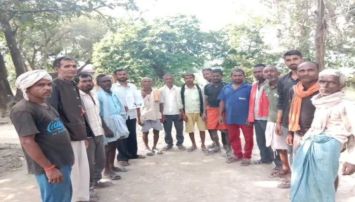 बहराइच: मंदिर की जमीन पर दबंगों ने कर लिया अतिक्रमण