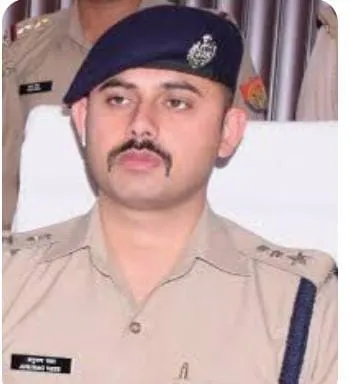 बाराबंकी: पुलिस अधीक्षक ने उत्कृष्ट कार्य करने वाले 397 पुलिस कर्मियों को किया सम्मानित