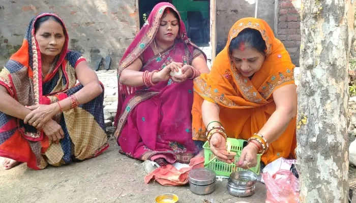 रायबरेली: अक्षय नवमी पर्व पर महिलाओं ने की आंवला वृक्ष की पूजा