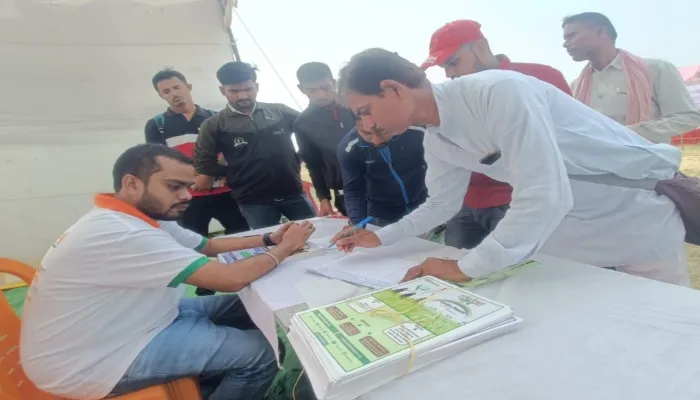 बांदा: मॉडल गांव बनाने के लिए किसानों को दिखाई राह