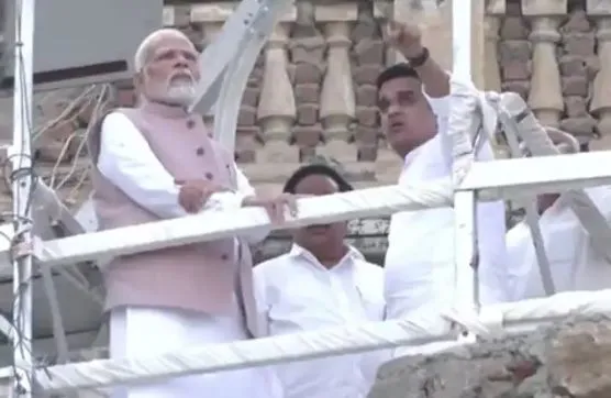 मोरबी हादसा: पीएम मोदी ने घटनास्थल का लिया जायजा, अस्पताल में भर्ती घायलों से की मुलाकात