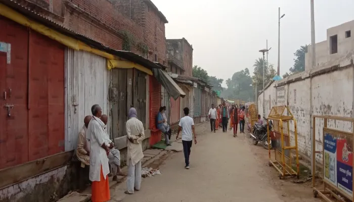 अयोध्या: व्यापारियों का चढ़ा पारा, रामगुलेगा बाजार की बंद