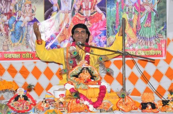 बरेली: भागवत कथा का हुआ शुभारंभ, भक्तों ने कृष्ण भगवान के भजनों पर जमकर किया नृत्य