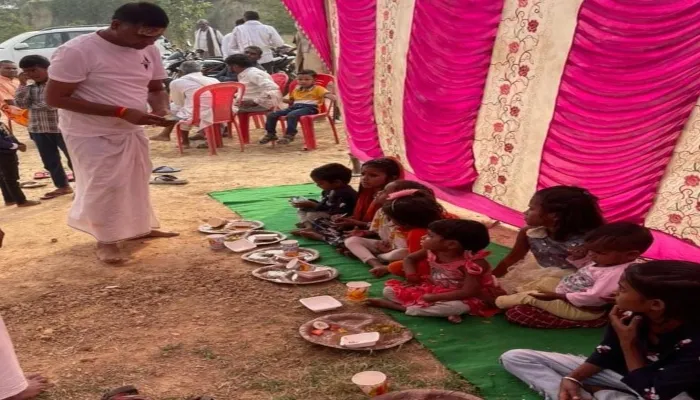 बांदा: अखंड रामायण पाठ के बाद विशाल भंडारे का आयोजन