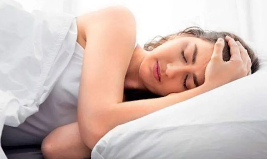 आपको भी रात में नहीं आती नींद, बिस्तर पर जाते ही अपनाएं ये ट्रिक, समस्या होगी दूर
