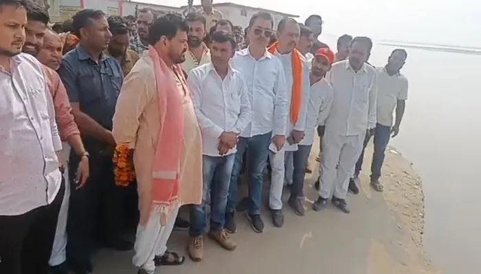 बहराइच: कटान पर सांसद के सवालों का जवाब नहीं दे सके अधिकारी