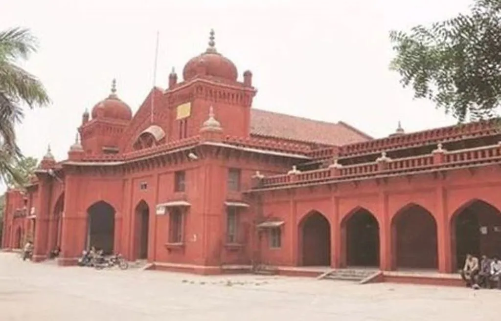 बरेली: साइकिल स्टैंड से गायब रहा ठेकेदार का स्टाफ, सोमवार को हुई थी मोबाइल और पर्स चोरी की घटना