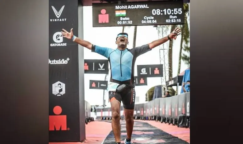 बरेली: समुद्र में तैरने के बाद दौड़े, 90 किमी साइकिल चलाकर डॉ. मोहित बने आयरनमैन