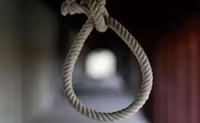 बदायूं: छात्रावास के कमरे में लटका मिला इंटर के छात्र का शव, मचा हड़कंप