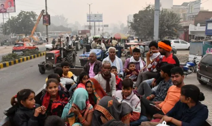 बरेली: मेले से घर लौटने लगे लोग, खिलौने और जरूरतों के सामान की जमकर हुई खरीदारी