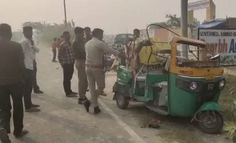 औरैया: कंटेनर ने आटो में मारी टक्कर, एक ही परिवार के 9 लोग घायल