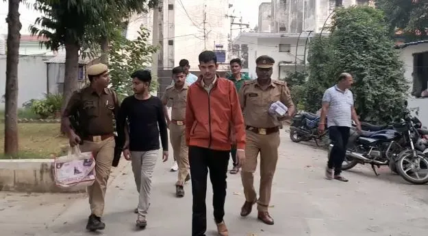 औरैया: लाखों की ठगी करने वाले गिरोह का भंडाफोड़, दो गिरफ्तार