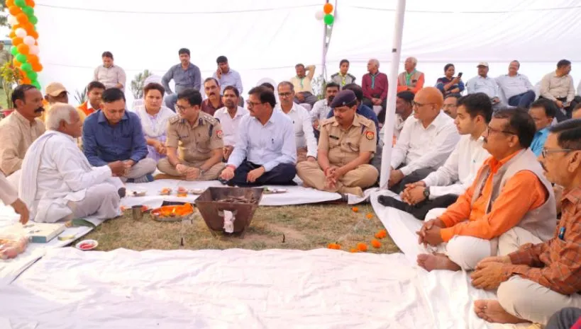 बरेली: जिलाधिकारी ने हवन पूजन कर चौबारी मेले का किया शुभारंभ