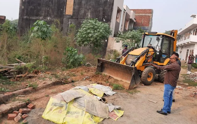 बरेली: अवैध निर्माण को लेकर बीडीए ने चलाया बुलडोजर, कॉलोनी को किया ध्वस्त