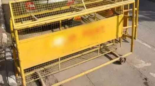 बरेली: बैरिकेडिंग ने जिला अस्पताल आने वाली एंबुलेंस और मरीजों का रोका रास्ता