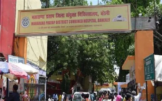 बरेली: जिला अस्पताल में उपचार के दौरान दम तोड़ने वाले की हुई  शिनाख्त, प्रेस करने वाला निकला मृतक