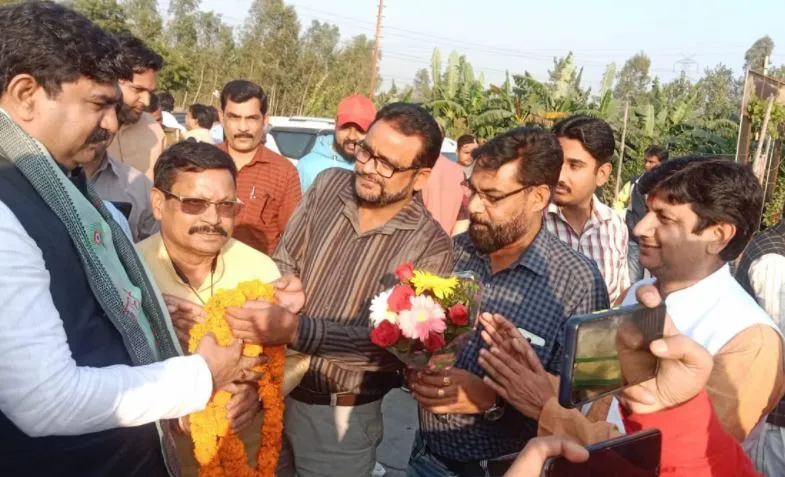 बरेली: धर्मपाल सिंह के आगमन पर कार्यकर्ताओं की लगी भीड़, फूल-माला पहनाकर किया स्वागत