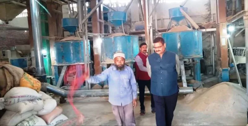 बरेली: राइस मिलों का डिप्टी आरएमओ ने किया निरीक्षण, दिए ये निर्देश