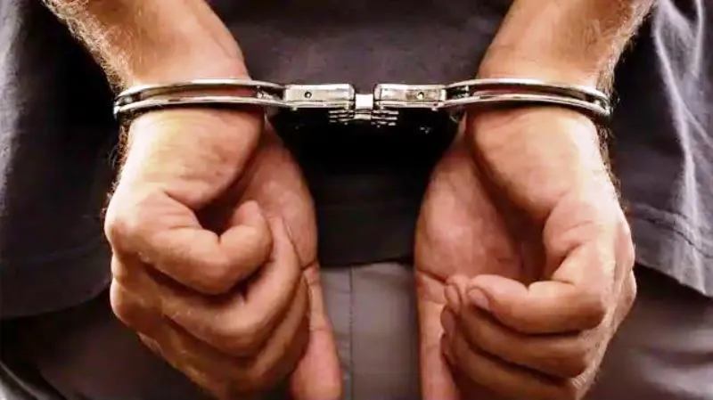 संभल: मंदिर के दर्शन कर लौट रहे दो भाइयों पर फायरिंग, एक आरोपी गिरफ्तार