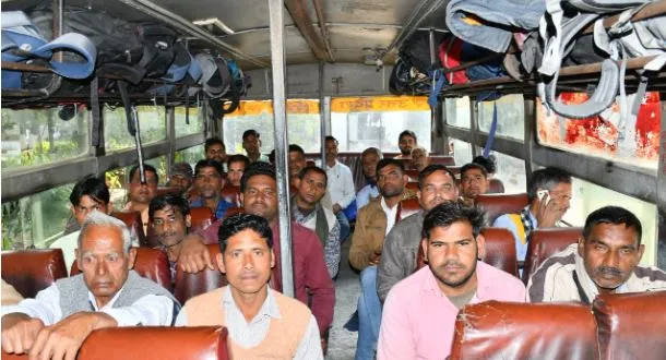 बरेली: आपदा मित्र के प्रशिक्षण के लिए ब्लॉकों से हुए 120 कर्मचारी रवाना