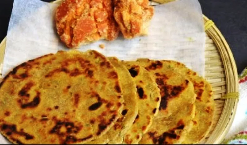 Kitchen Hacks: ठंड में जरूर खाएं लजीज और हेल्दी मसाला गुड़ के पराठे, जानें आसान Recipe