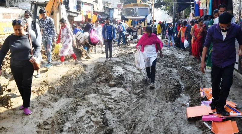 बरेली: वाहन से कुतुबखाना आने के सभी रास्ते बंद, गलियों में लगा जाम