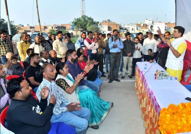 बरेली: अब टापू नहीं बनेगा गणेशनगर, मेयर ने संपवेल जनता को किया समर्पित